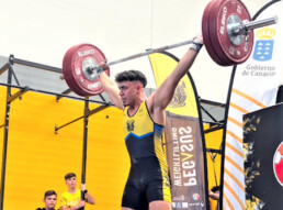 Cristhian Santana felicita a Agoney Rodríguez por su título de campeón de Canarias júnior de halterofilia